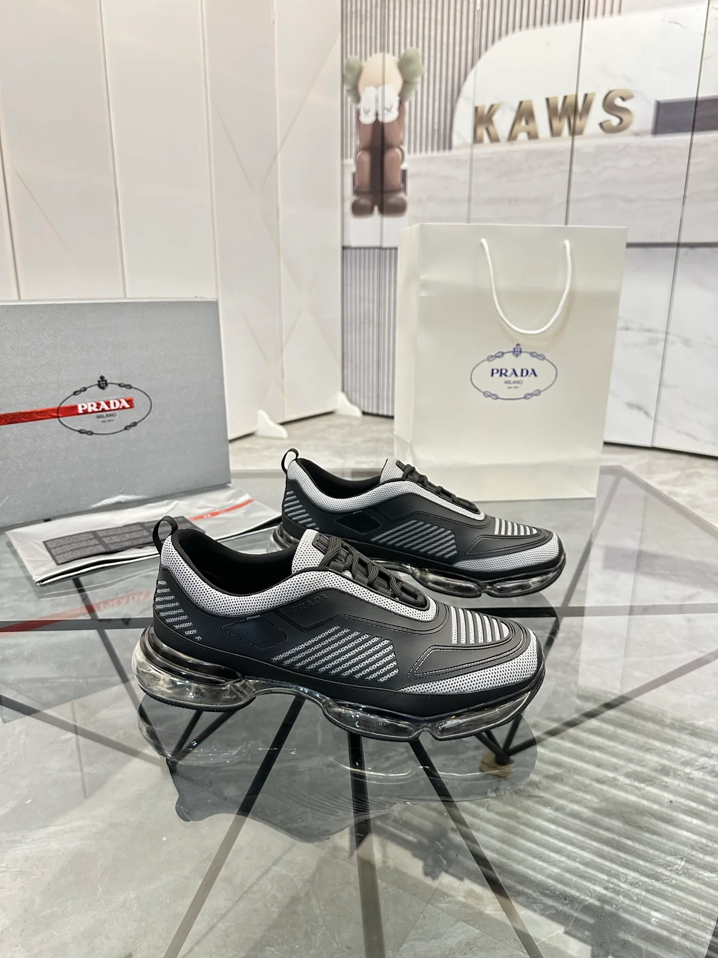 Men's shoes for sale 💰: 💰P660¥ High-end top quality Product trademark: Prada *"Prada*" low-top casual shoes Regular size: 38-45 (can be customized to 46) Product materials: Upper imported from the counter original material, breathable lining, cowhide foot pads, original air cushion outsole. No.: 001
